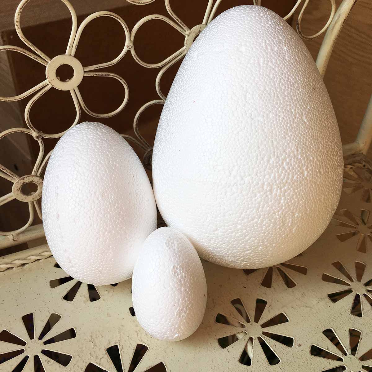 Большое яйцо из пенопласта. Яйцо из пенопласта. Декор пенопластовых яиц. Пасхальное яйцо из пенопласта. Пенопластовое яйцо большое.